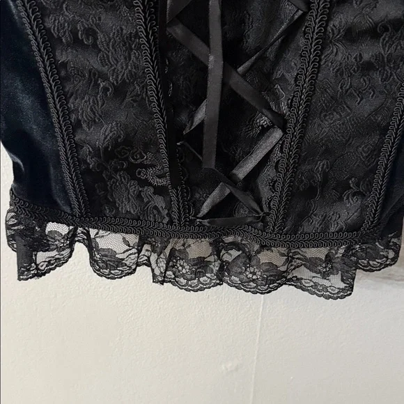 Corset Style Top | Structured Trend Piece Crop Top - Picture 2 of 9